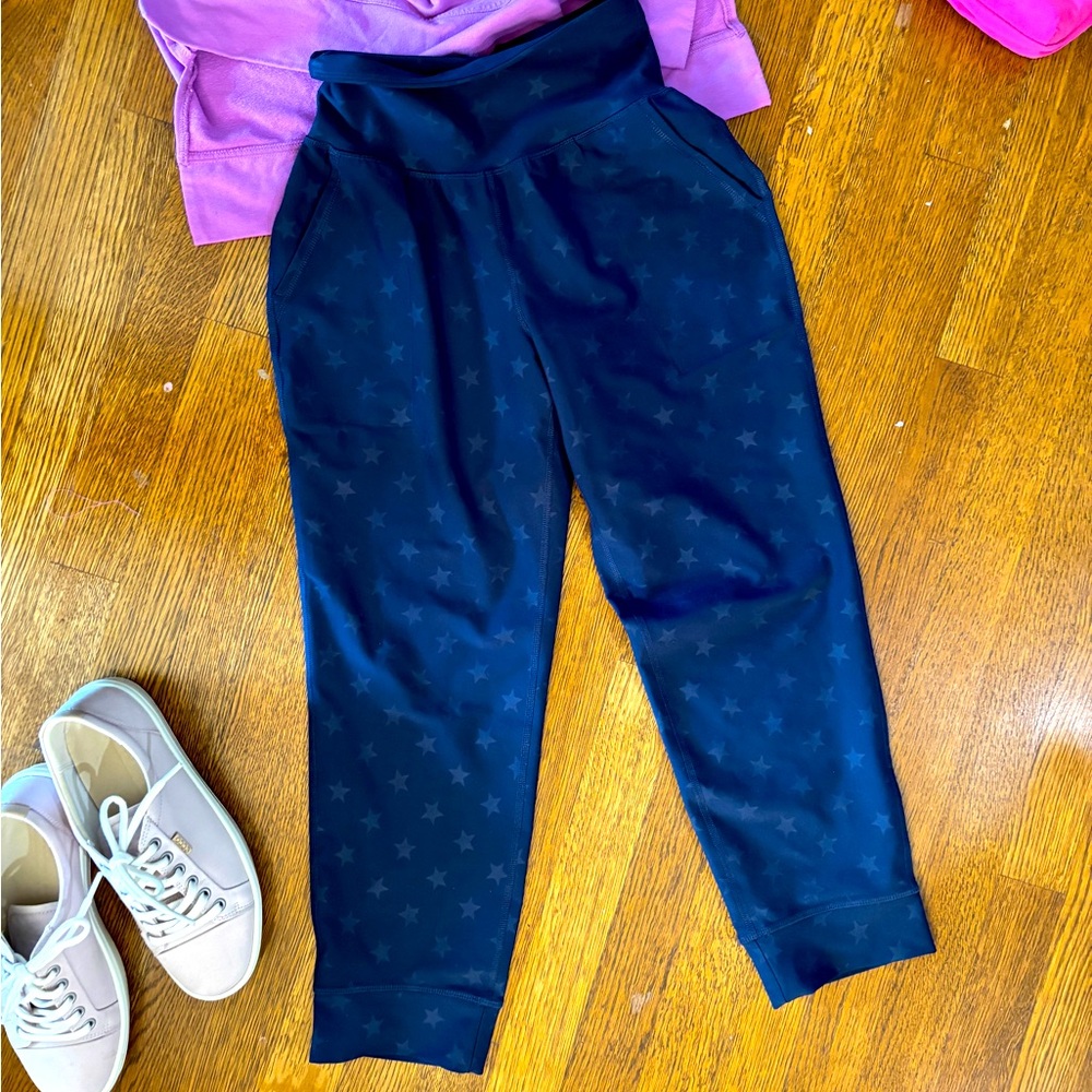 EUC OLD NAVY Active women’s Powersoft cropped leggings in XS navy star print